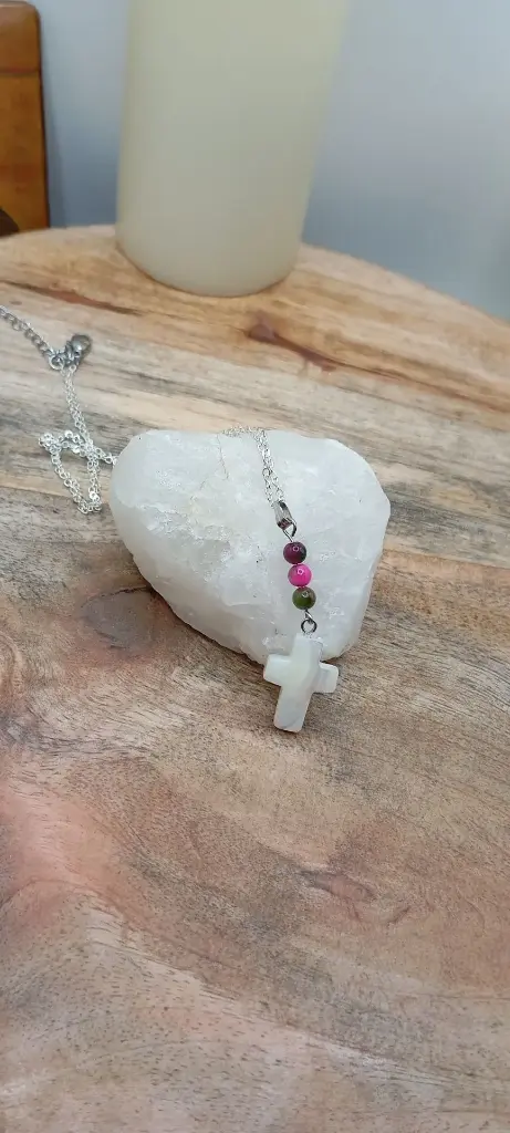 COLLIER CROIX NACRE