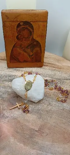 CHAPELET DORE AVEC PERLES