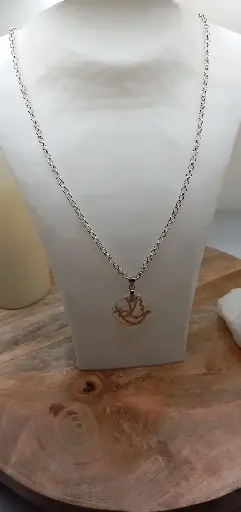 Collier Argenté avec Nacre et St Esprit